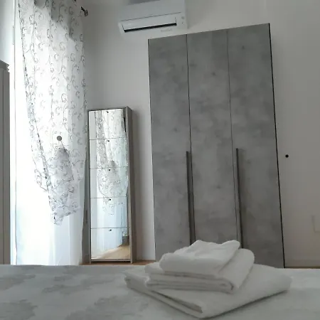 Piazza Mazzini ليتشي